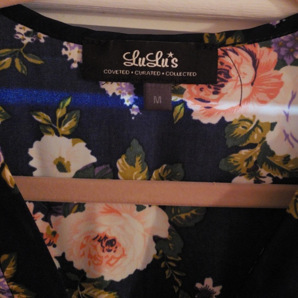 Lulu's That's a Wrap Navy Floral Print Dre… - Picture 2 of 4
